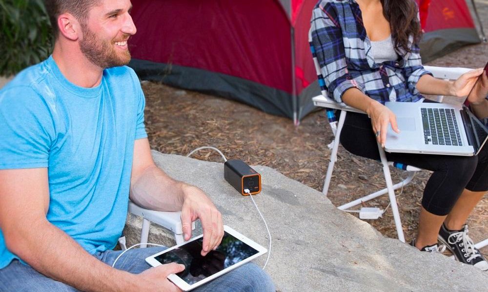 3 USB porty, Quick Charge i klasická zásuvka